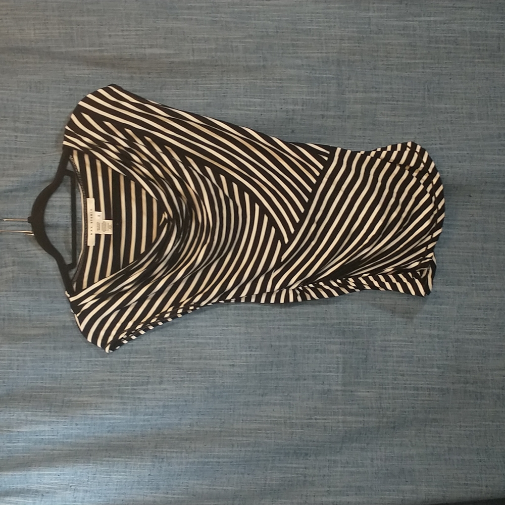 Form fitting Max Studio wrap print top